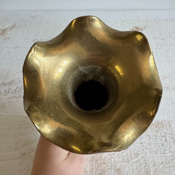 Vintage Brass Vase with Decorative Detailing - Made in India - Picture 5 of 8